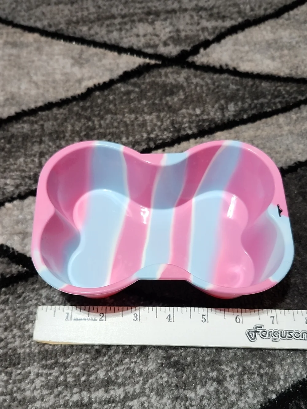 PUPPY CAKE BONE-SHAPED MULTI-COLOR SWIRL SILICONE MOLD TREAT CAKE PAN